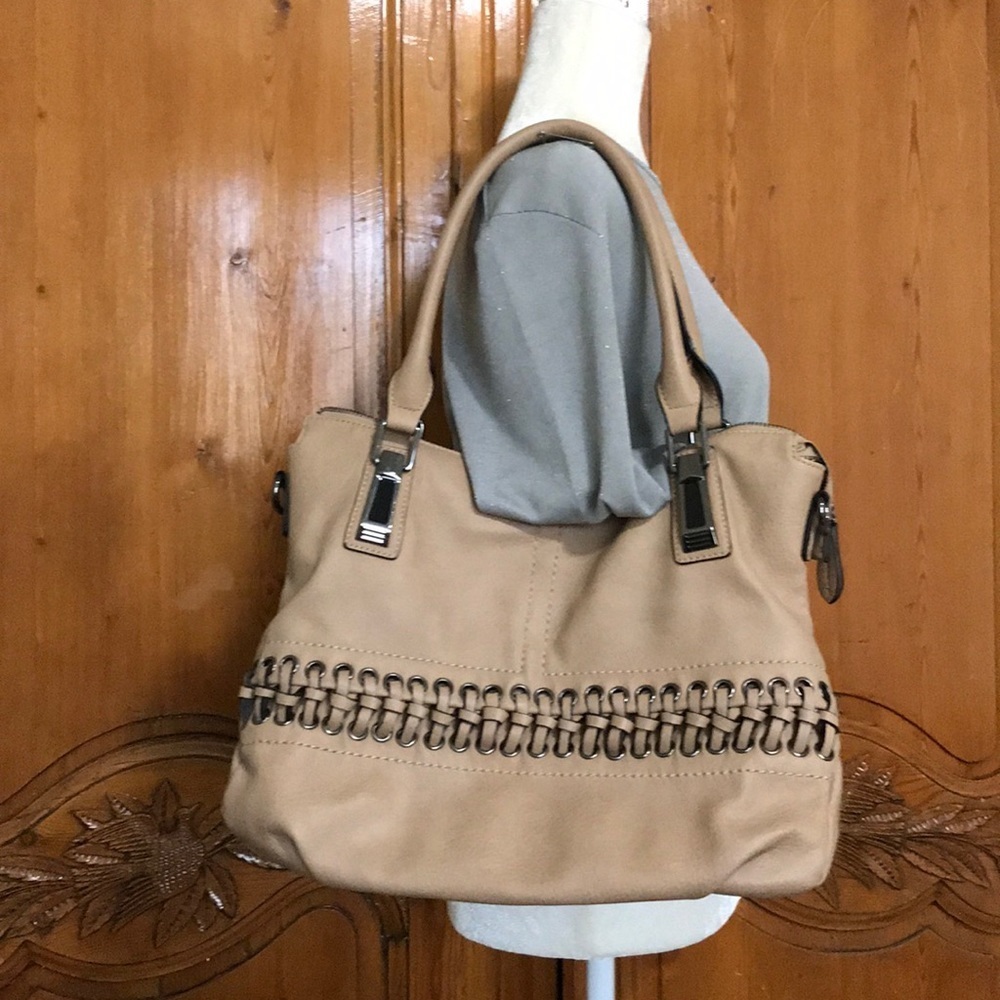 Fashionable Bag with Attachable Shoulder Strap